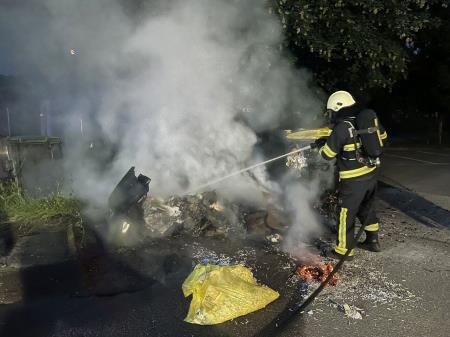 Požar ekološkega otoka pri OŠ Louisa Adamiča na Tovarniški cesti, 20.6.2024